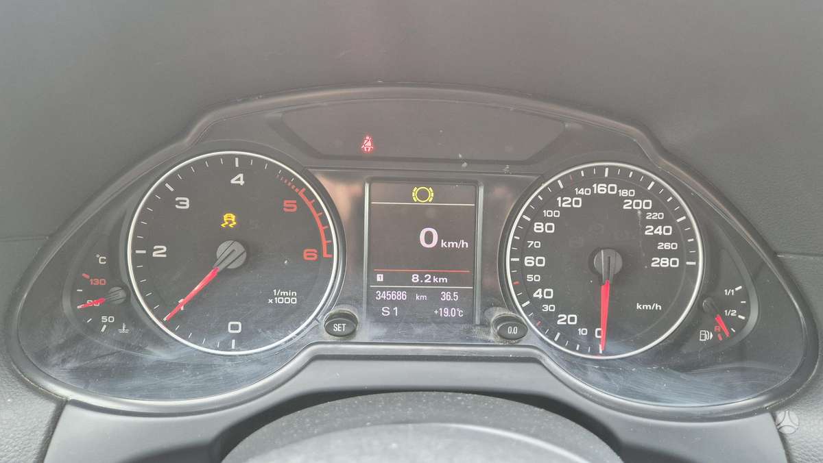 Audi Q5, 2.0 l., off-road / crossover
