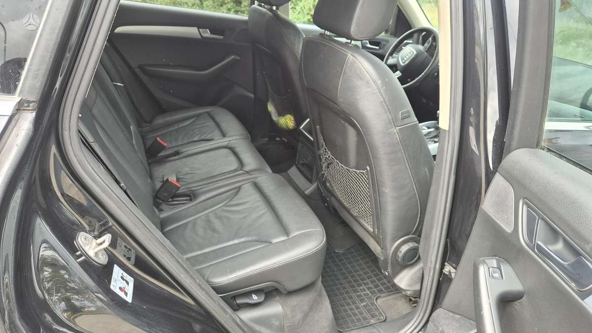 Audi Q5, 2.0 l., off-road / crossover