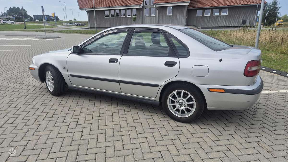 Volvo S40, 1.8 l., Седан