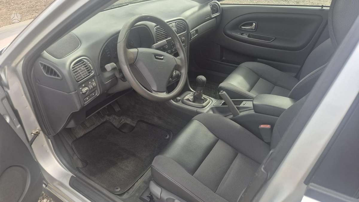 Volvo S40, 1.8 l., Седан