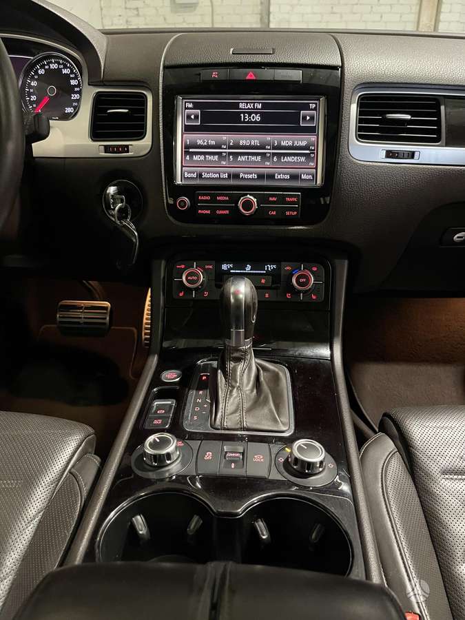 Volkswagen Touareg - 12