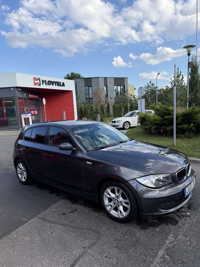 BMW 118, hatchback