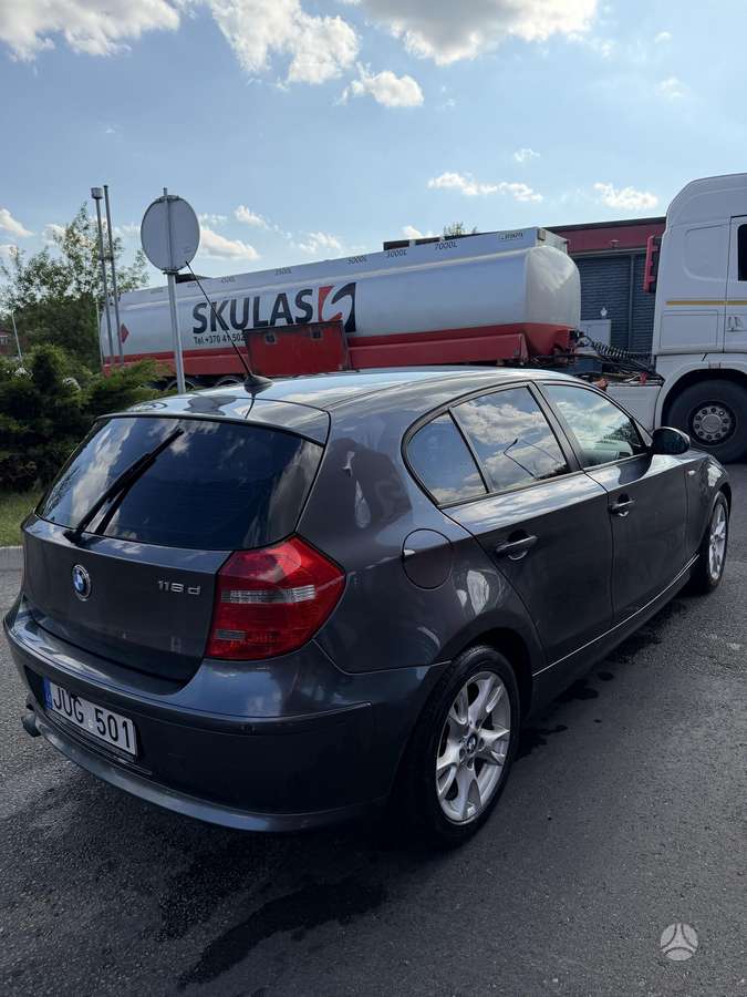 BMW 118, hatchback
