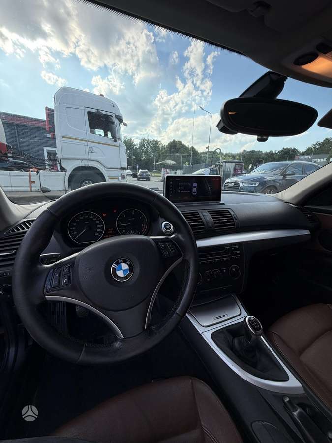 BMW 118, hatchback