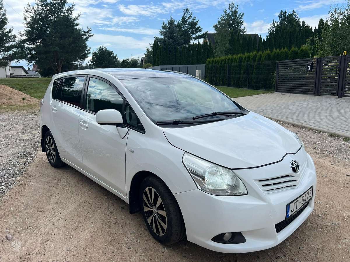 Toyota Verso, 2.0 l., Минивэн