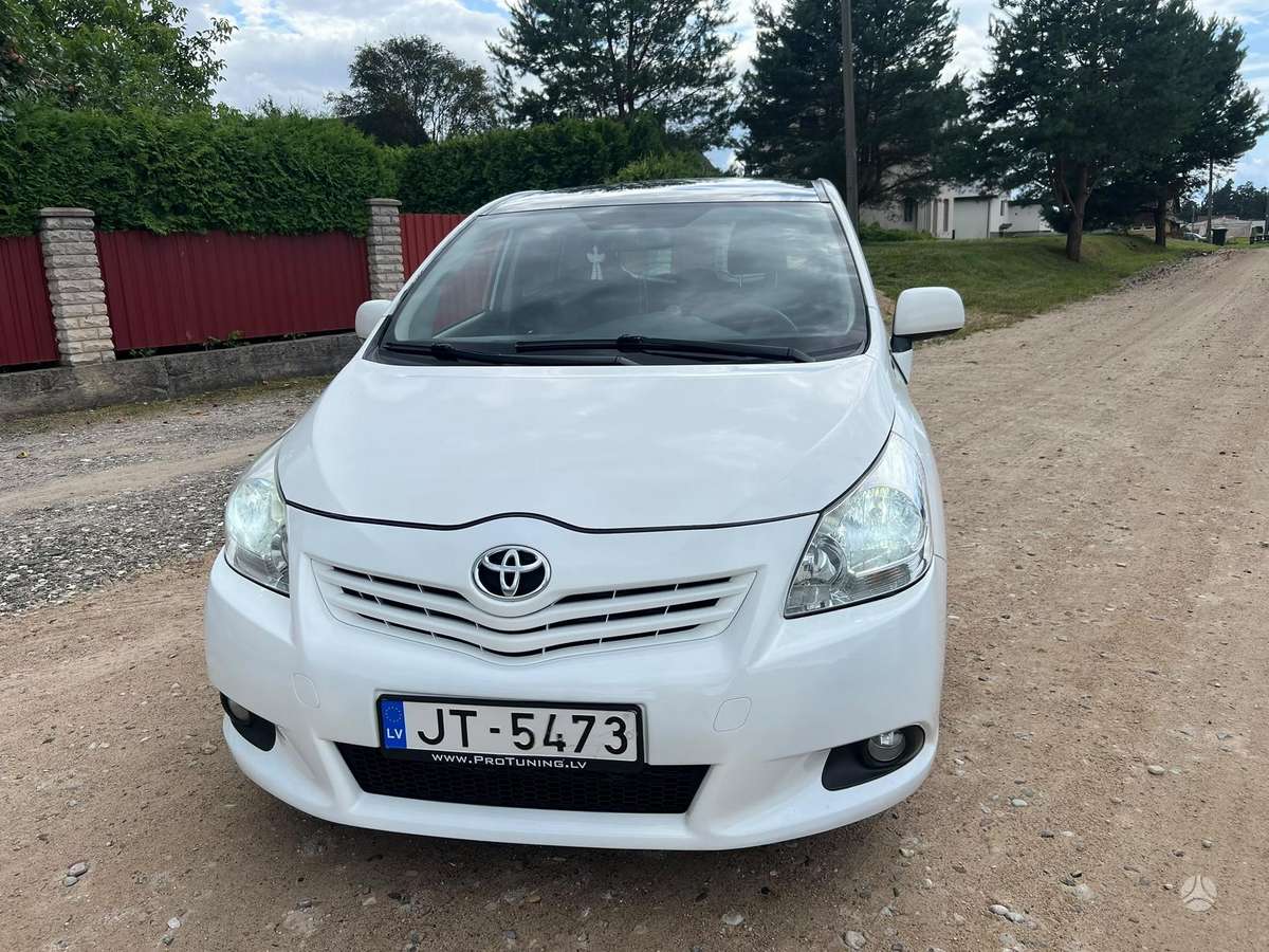 Toyota Verso, 2.0 l., Минивэн