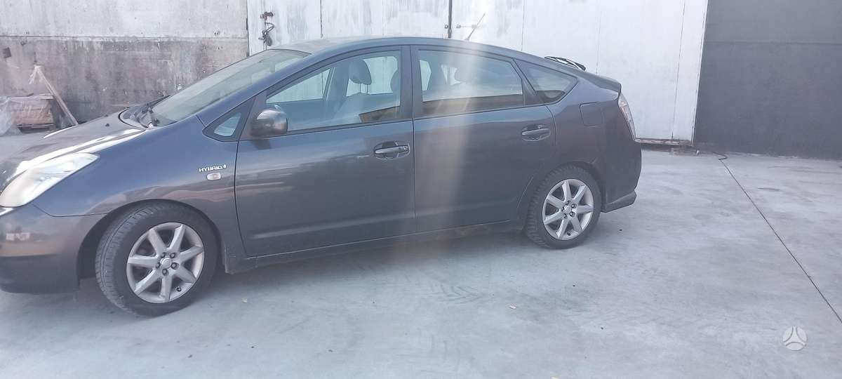 Toyota Prius - 3