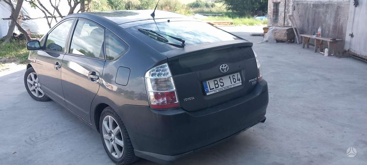 Toyota Prius - 4