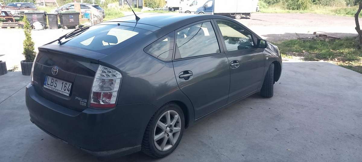 Toyota Prius - 5
