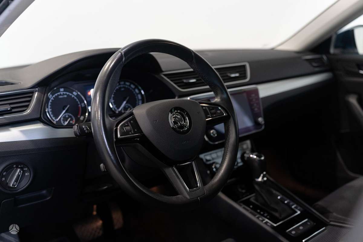 Skoda Superb, 2.0 l., Седан