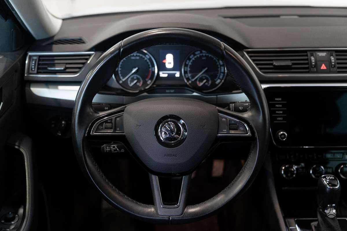 Skoda Superb, 2.0 l., Седан