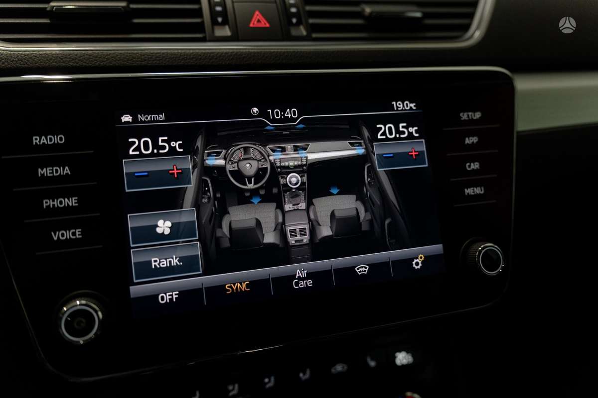 Skoda Superb, 2.0 l., Седан