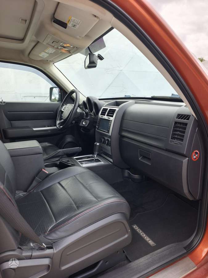 Dodge Nitro, 2.8 l., off-road / crossover