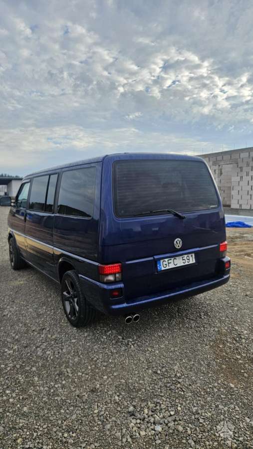 Volkswagen Multivan - 10