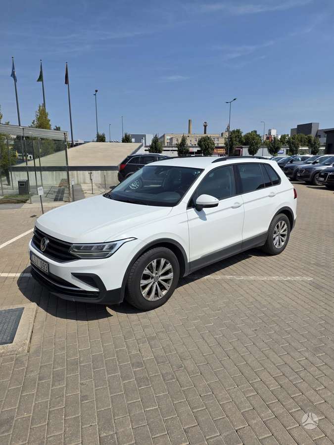Volkswagen Tiguan - 1