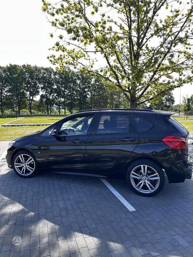 BMW 218 Active Tourer, 2.0 l., hatchback