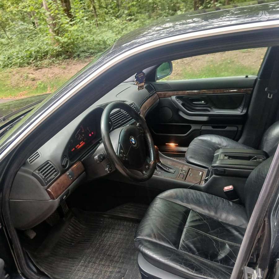 BMW 730, 2.9 l., Седан