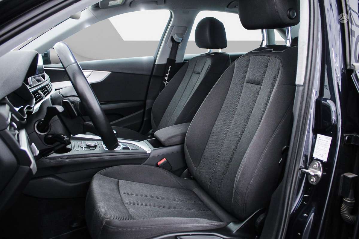 Audi A4, 2.0 l., Седан