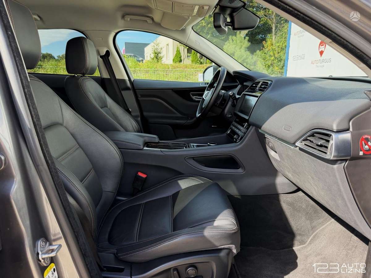 Jaguar F-Pace, 2.0 l., off-road / crossover