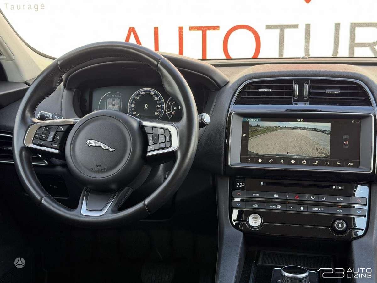 Jaguar F-Pace, 2.0 l., off-road / crossover