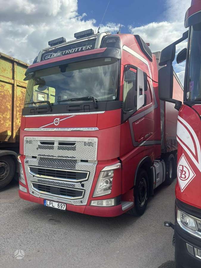 Volvo FH, double sleeper