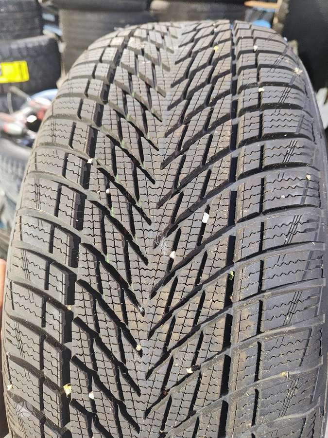 Goodyear, winter 235/45 R20