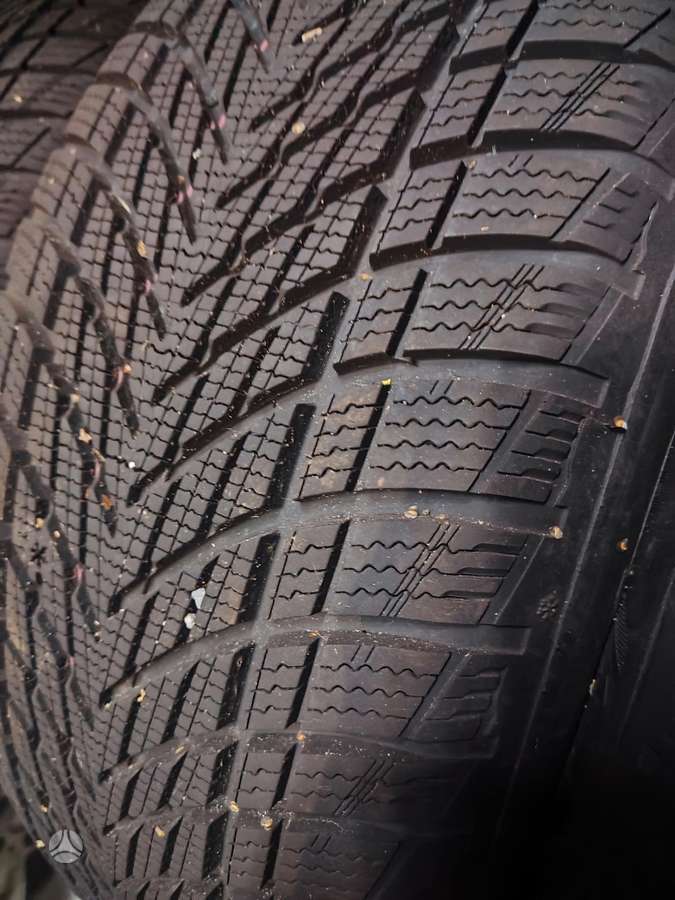 Goodyear, winter 235/45 R20