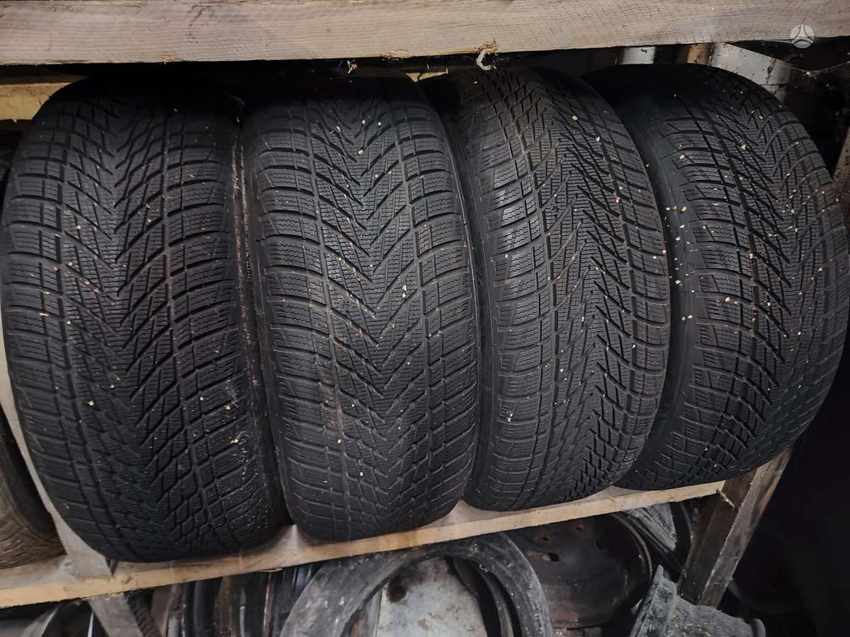 Goodyear, зимние 235/45 R20