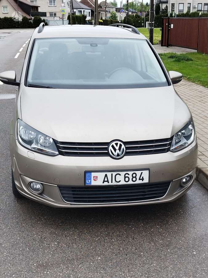 Volkswagen Touran - 1