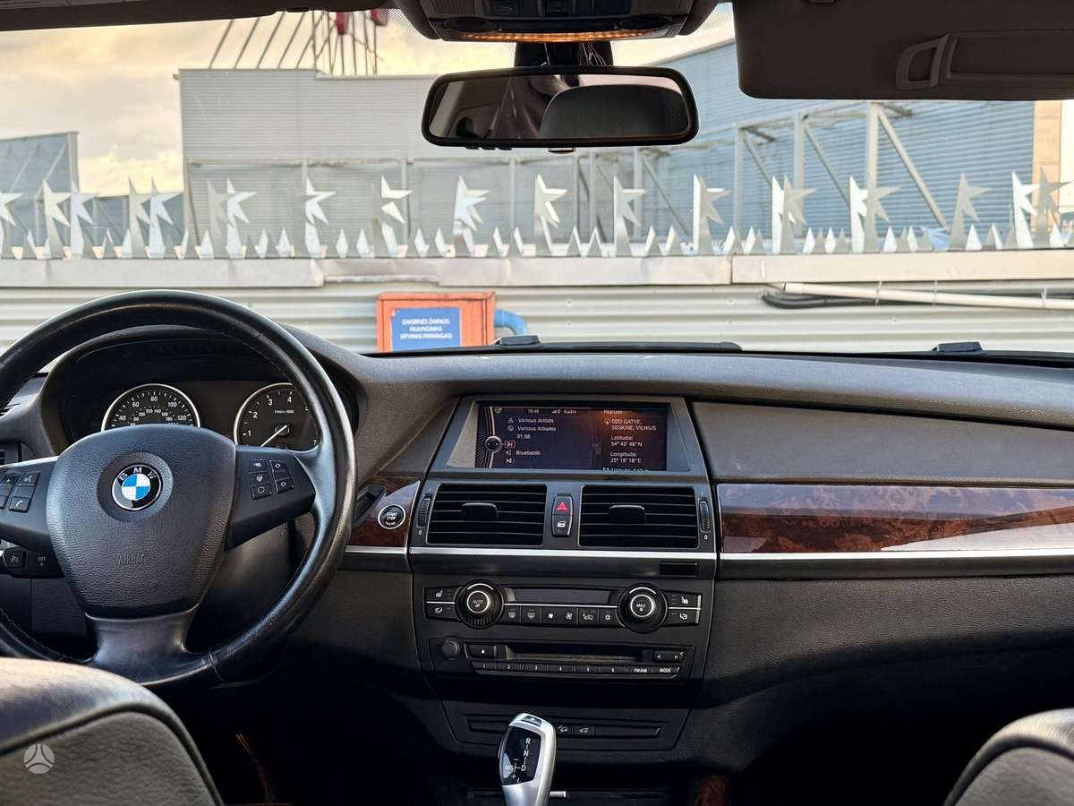 BMW X5, 3.0 l., off-road / crossover
