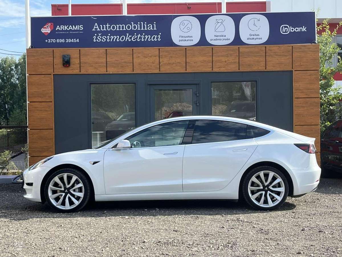 Tesla Model 3, 55 кВт·ч, Седан
