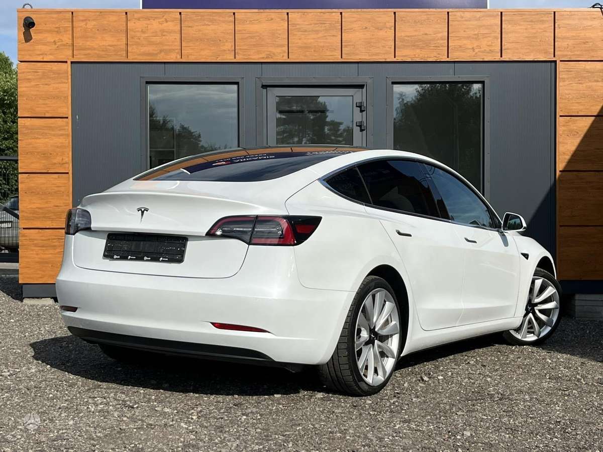 Tesla Model 3, 55 кВт·ч, Седан
