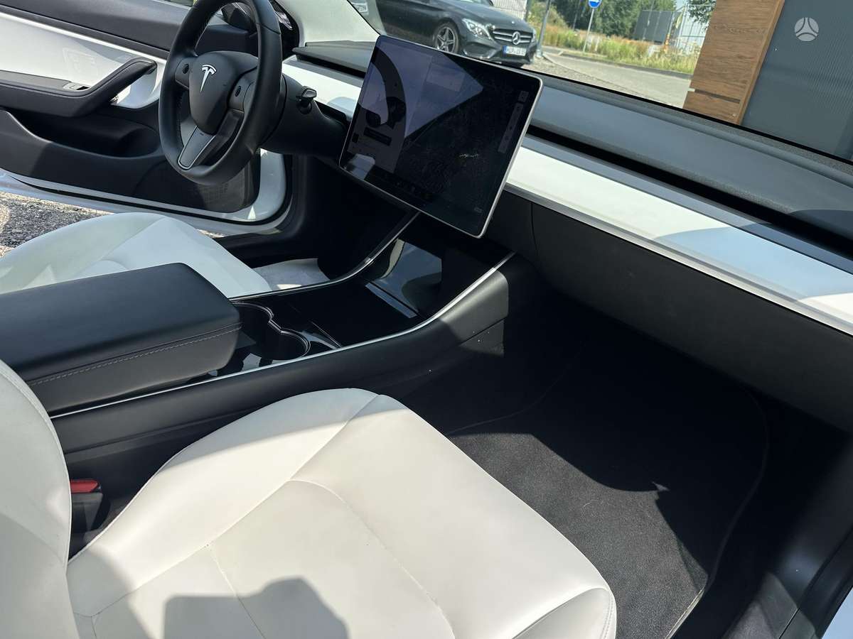 Tesla Model 3, 55 кВт·ч, Седан