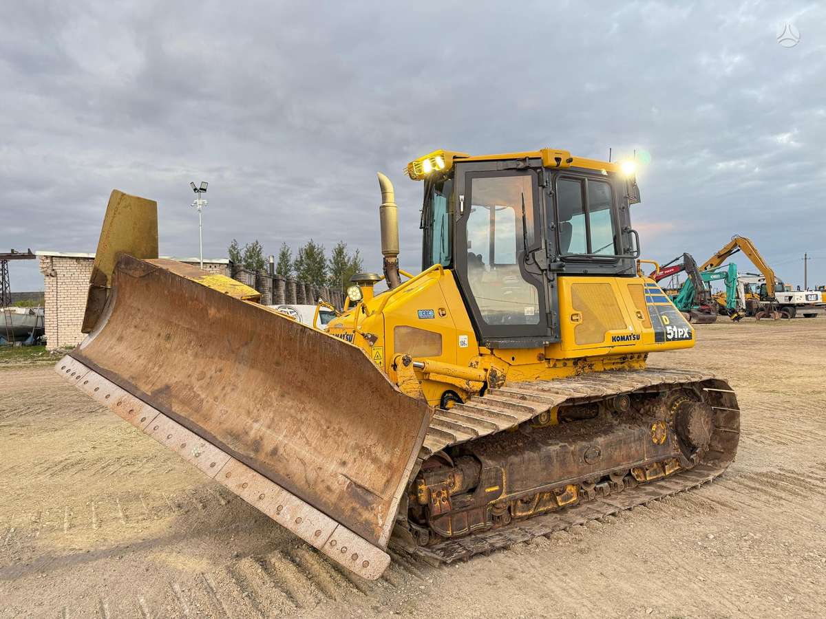 Komatsu D51PX-22, bulldozer