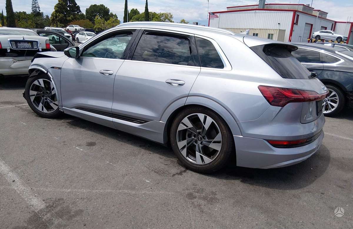 Audi e-tron, 95 kWh, off-road / crossover