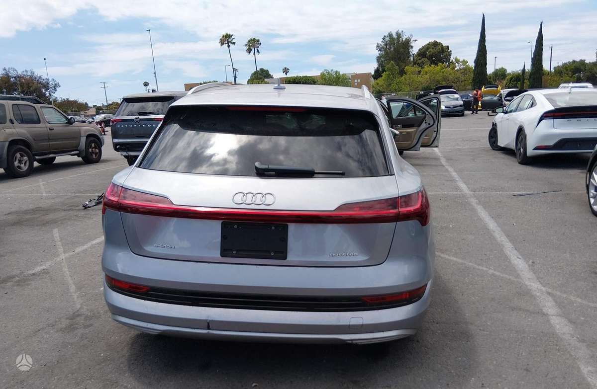 Audi e-tron, 95 kWh, off-road / crossover