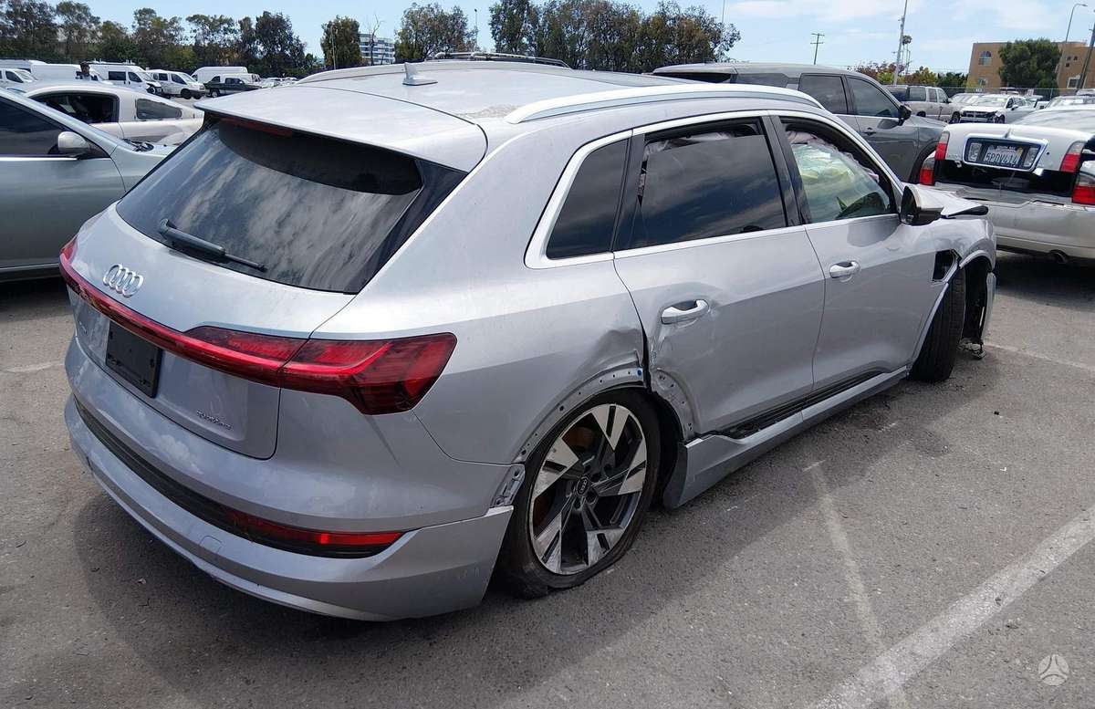 Audi e-tron, 95 kWh, off-road / crossover