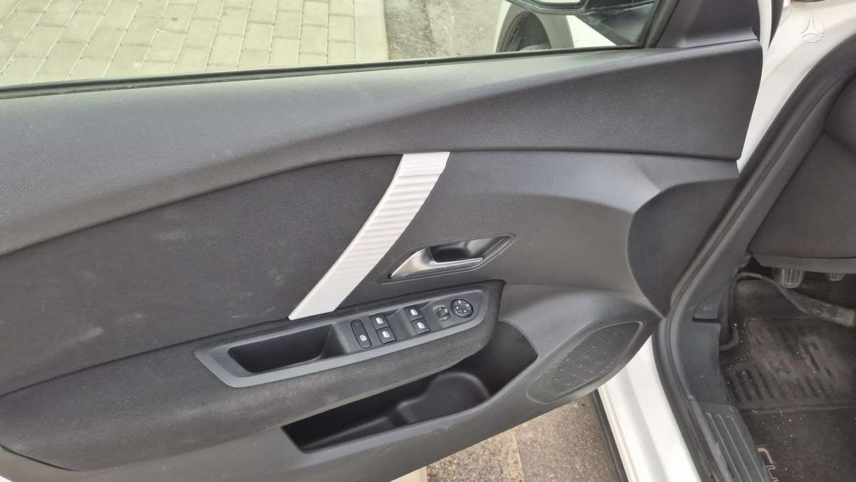 Citroen C4, 1.5 l., hatchback