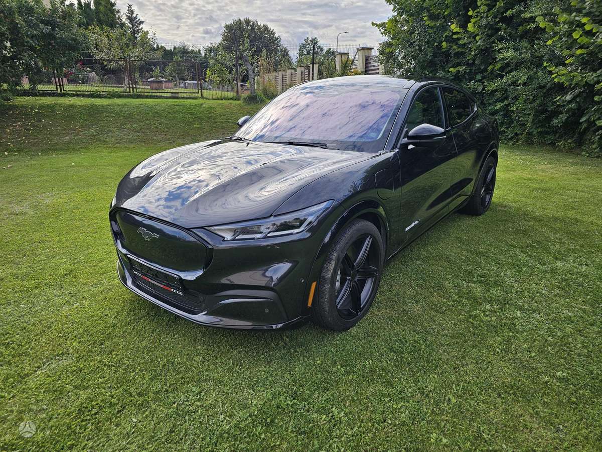 Ford Mustang Mach-E, 98 kWh, hatchback