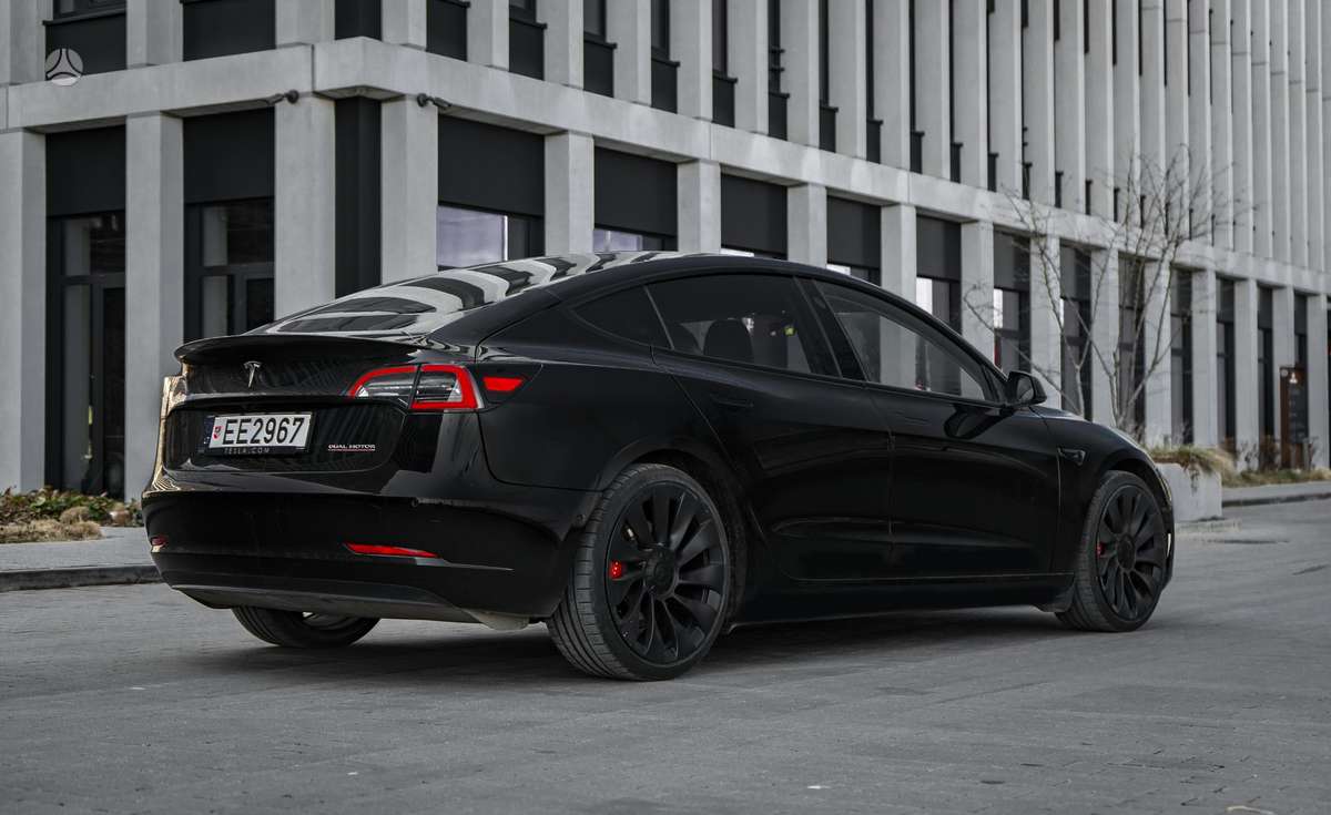Tesla Model 3 - 6