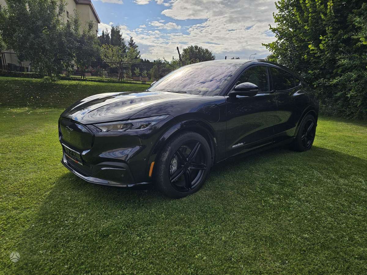 Ford Mustang Mach-E, 98 kWh, hatchback
