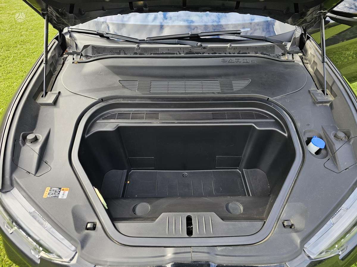 Ford Mustang Mach-E, 98 kWh, hatchback