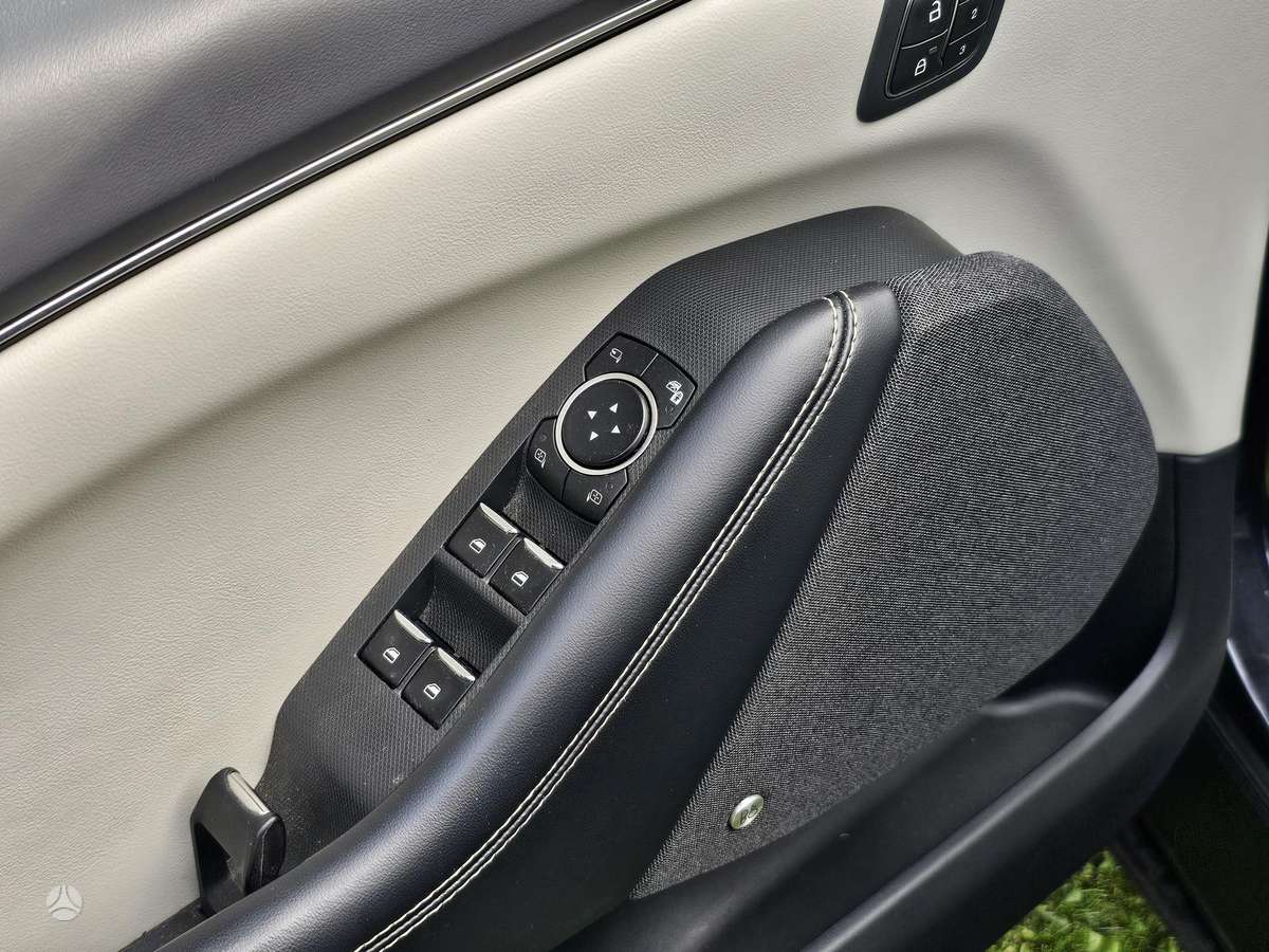 Ford Mustang Mach-E, 98 kWh, hatchback