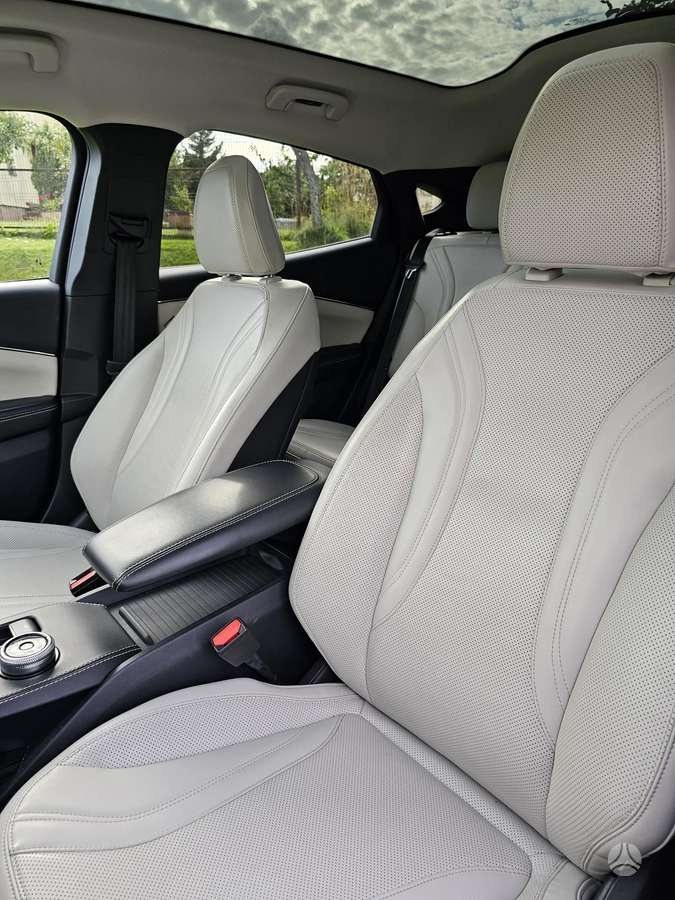 Ford Mustang Mach-E, 98 kWh, hatchback