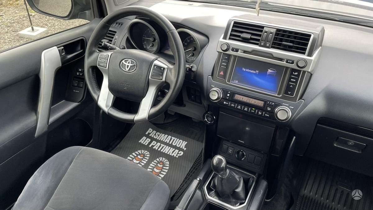 Toyota Land Cruiser - 2