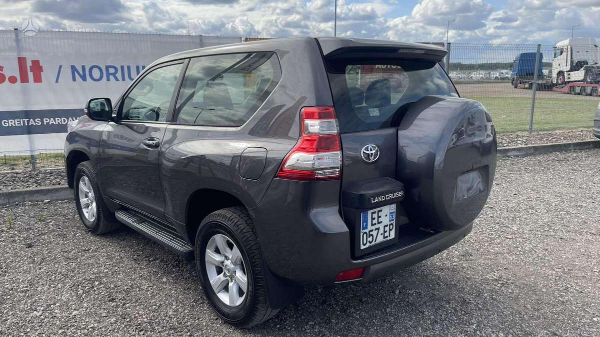 Toyota Land Cruiser - 11