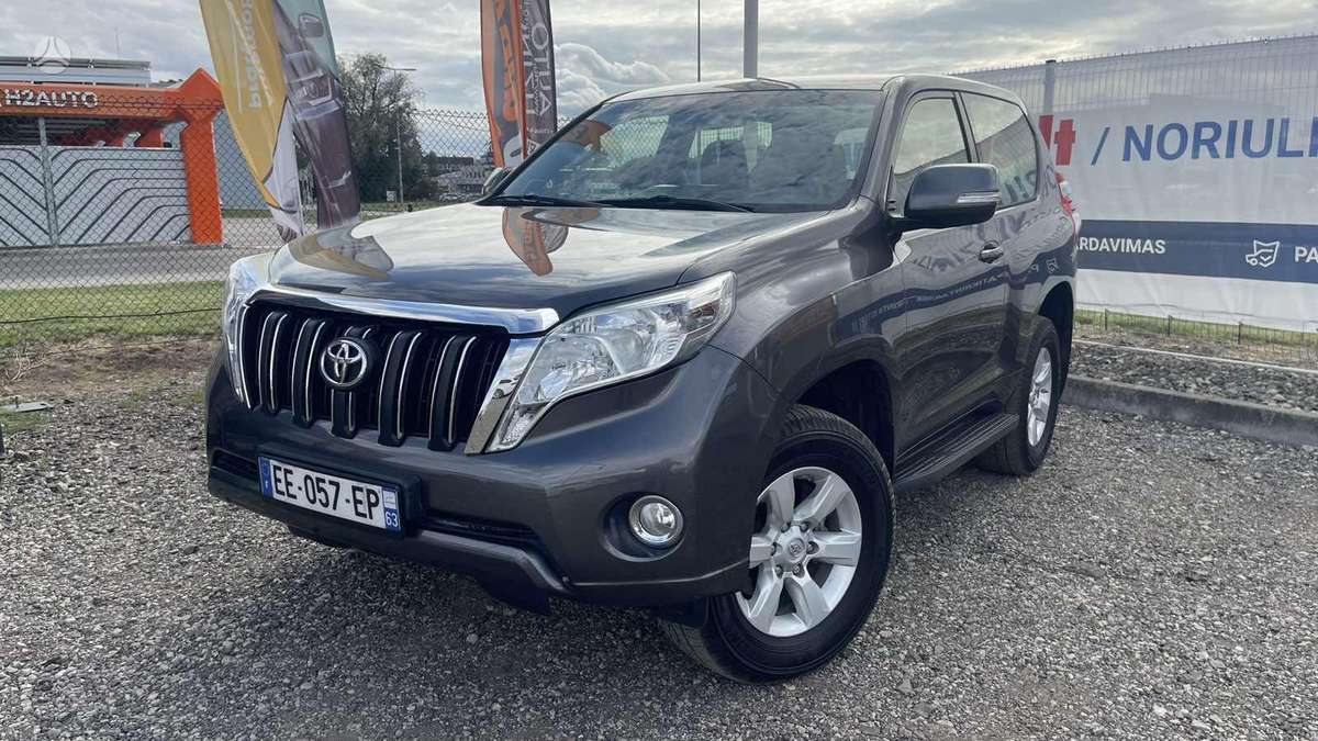 Toyota Land Cruiser - 1