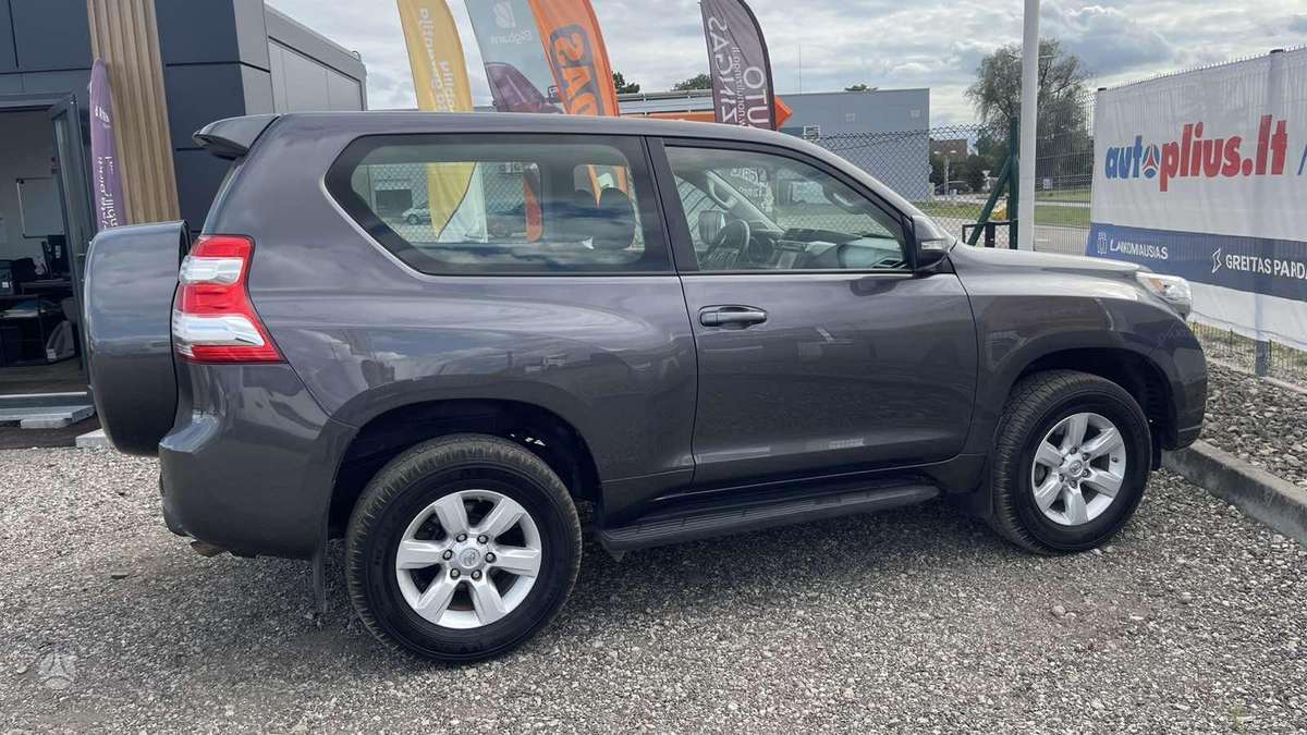 Toyota Land Cruiser - 7