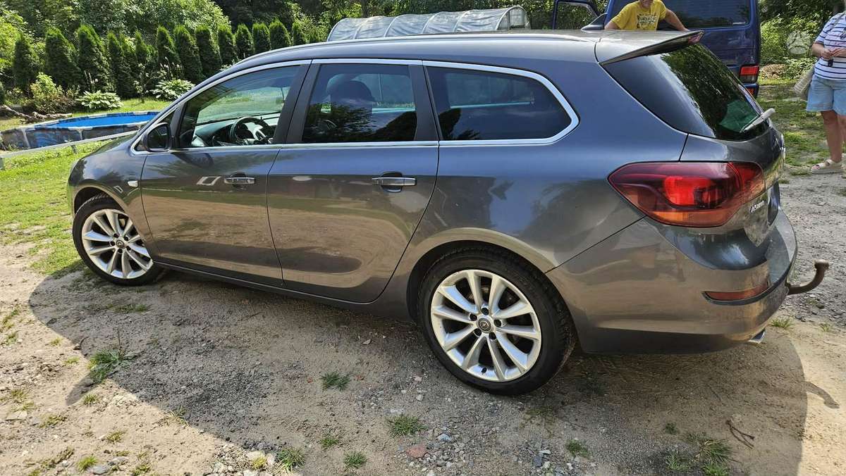 Opel Astra, 2.0 l., universalas