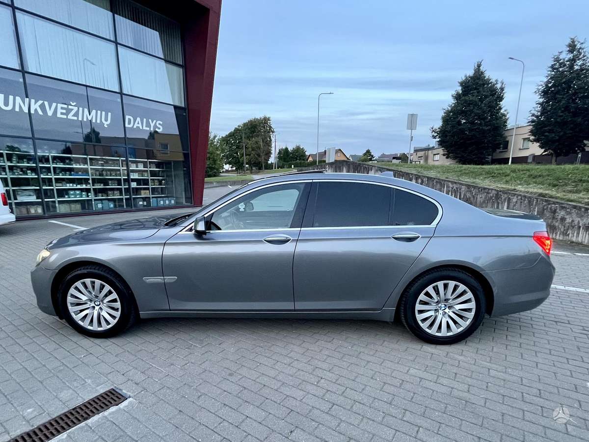 BMW 730, 3.0 l., Седан